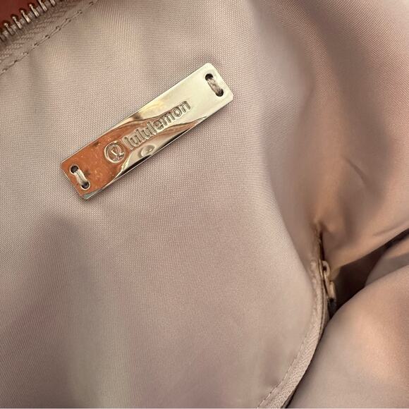 Lululemon Festival Bag Chrome Silver Grey 5L - Picture 5 of 6